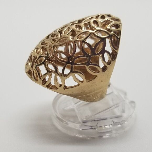 Gold Flower Shape Ring - Picture 2 of 7